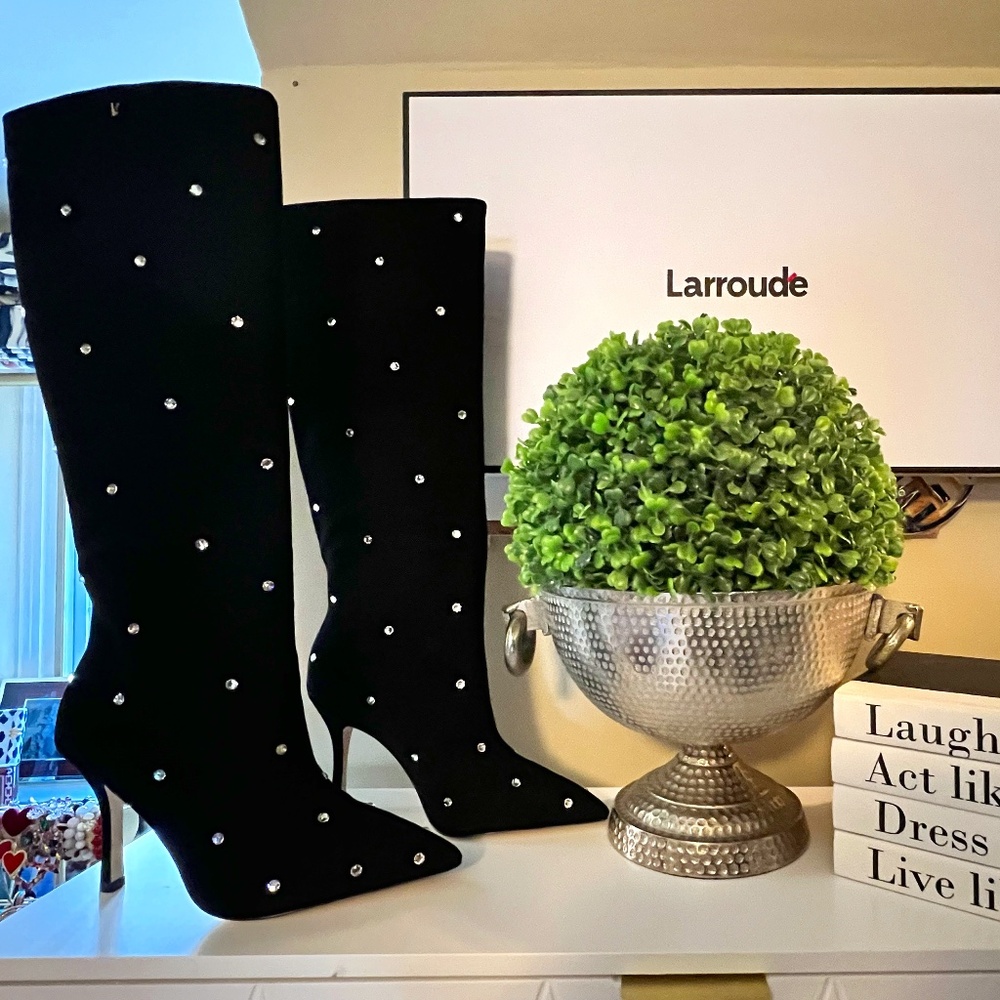 BRAND NEW LARROUDE BLACK SUEDE BOOTS SWAROVSKI CRYSTAL EMBELLISHMENT SIZE 8.0 - Picture 4 of 6